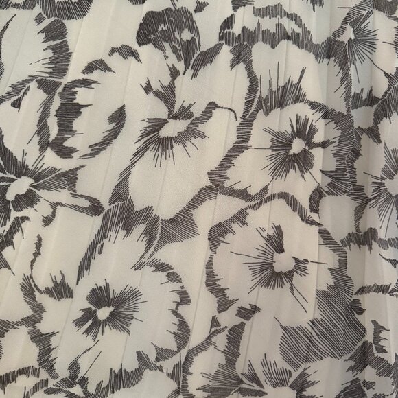 Banana Republic Pleated Skirt - Picture 9 of 15